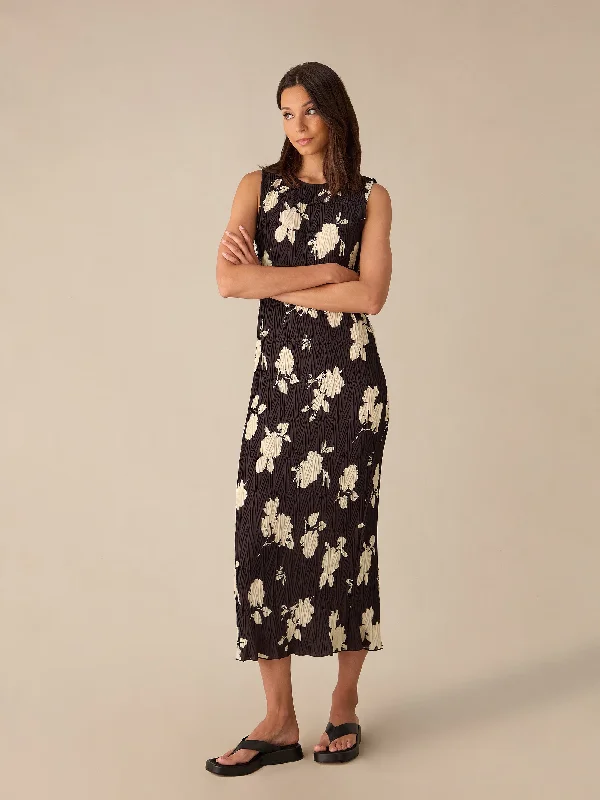 Avant-Garde Style Promotions Mono Floral Plisse Tube Dress