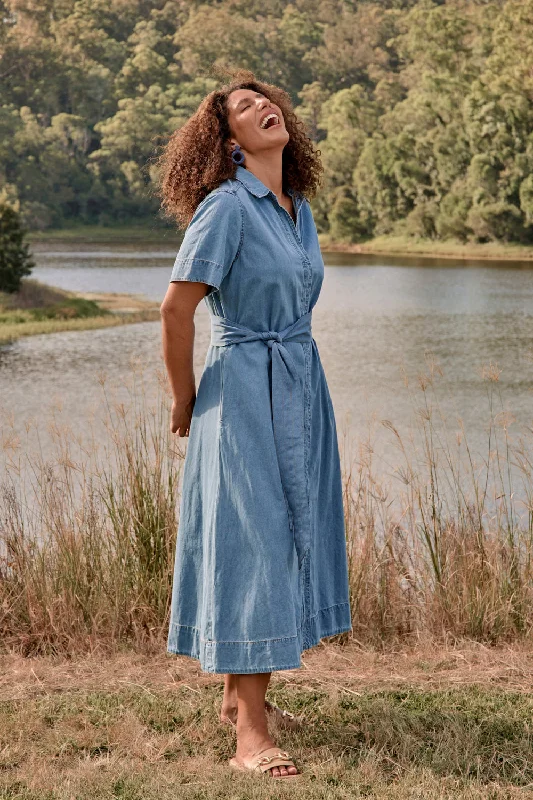 Fashion Sale Anna Chambray Maxi Dress in Light Wash