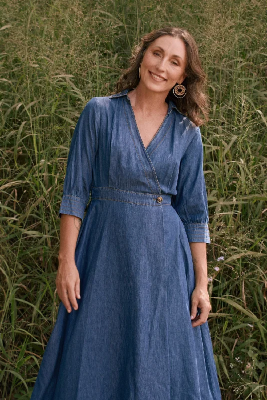 Urban Style Promotions Wendy Chambray Short Sleeve Wrap Dress in Mid Wash